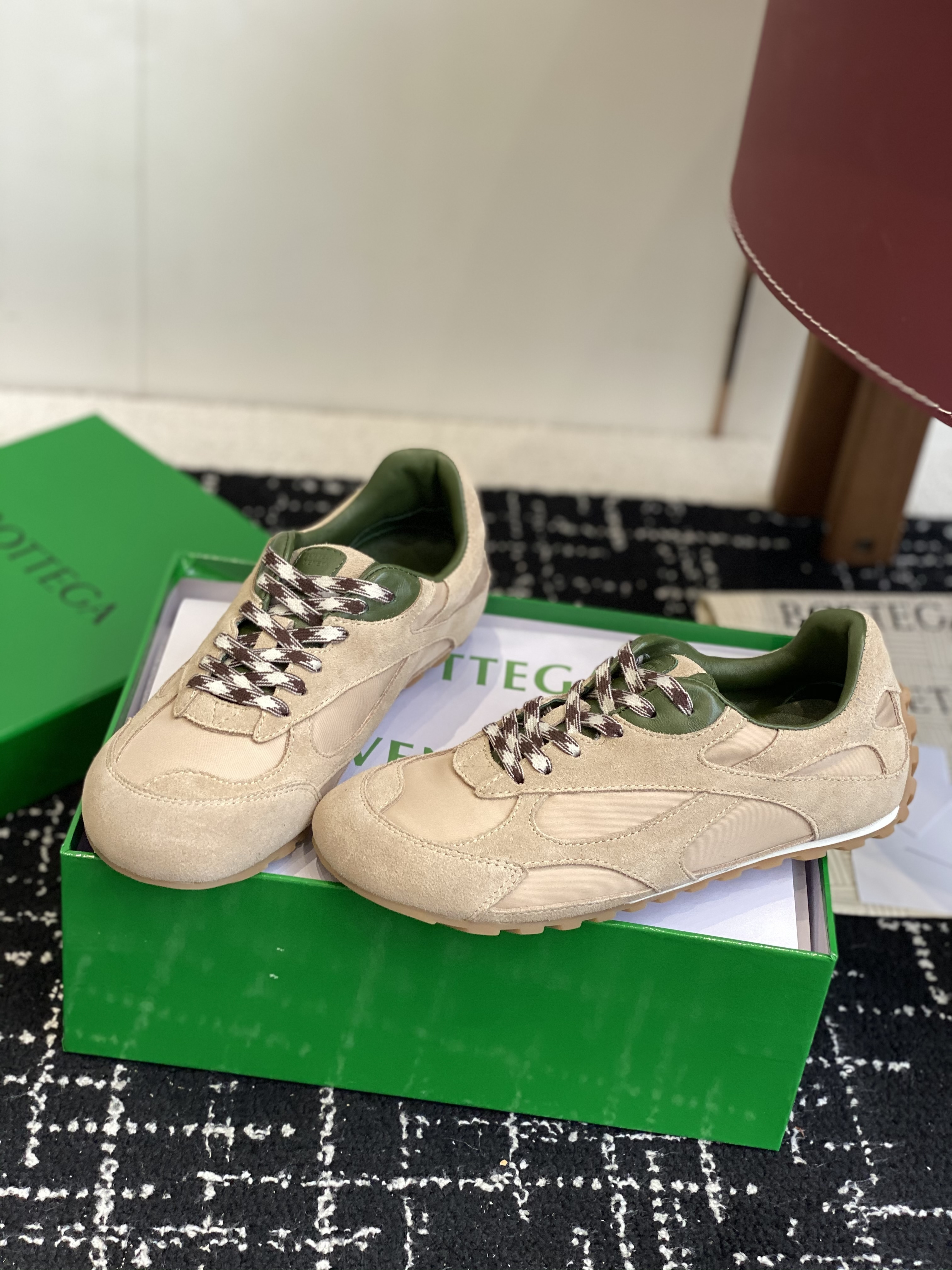 Bottega Veneta  25ss New Arrival - Forrest Gump Shoes, German Training Sneakers