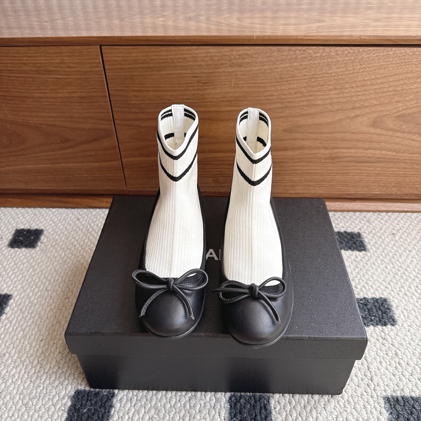 [TOP] CHANEL Knitted & Lambskin Boots - White - 711 Luxury