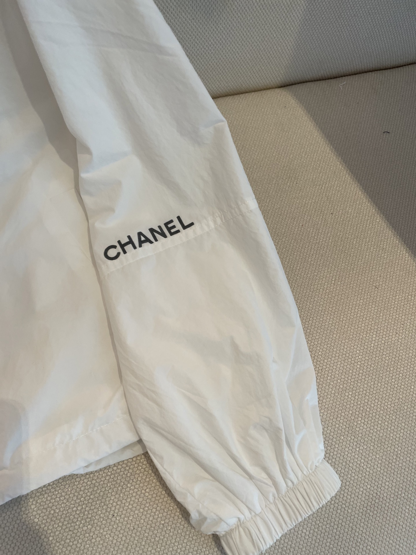 [TOP] CHANEL Coat - White