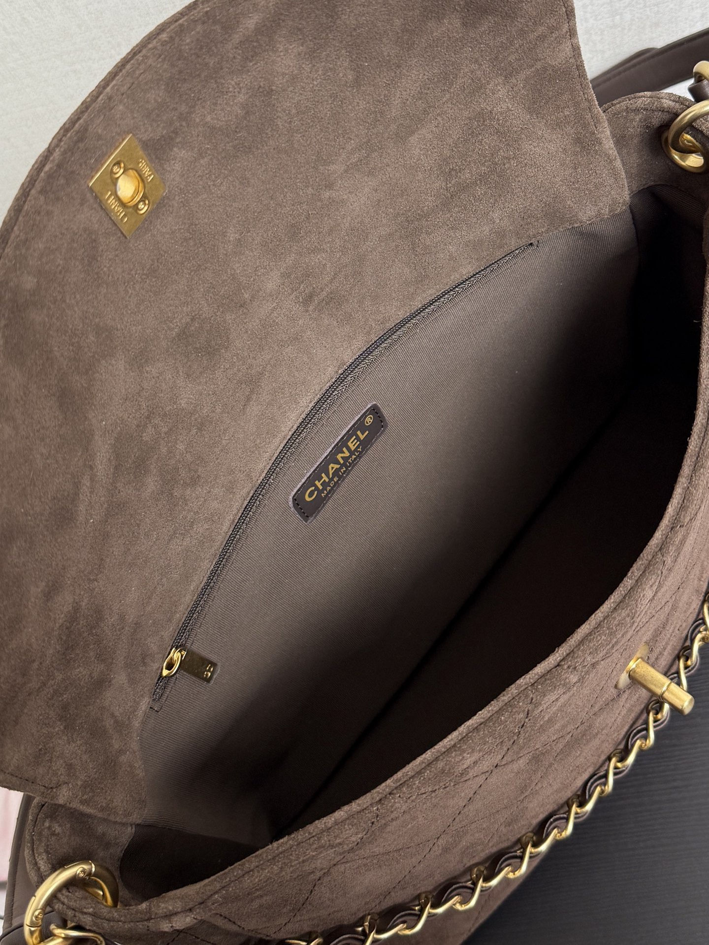 [TOP] CHANEL Messenger Bag 21.5x30x6cm - Chocolate & GHW - 711 Luxury