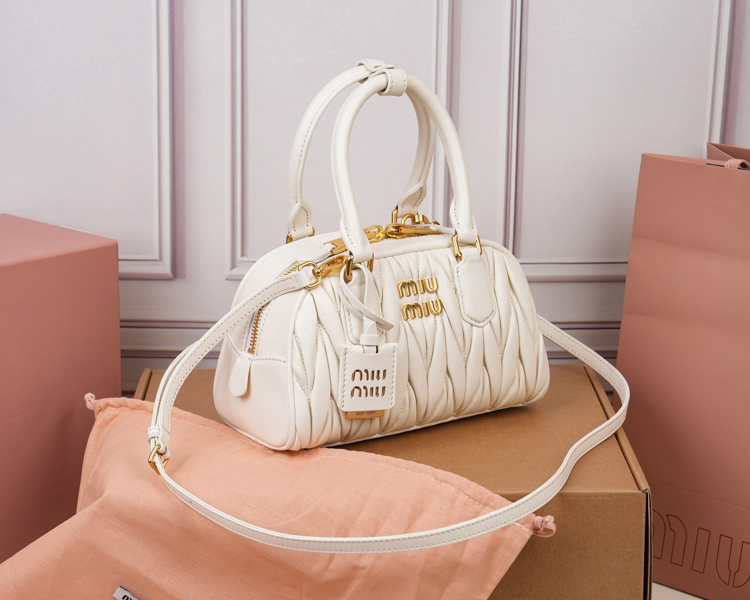 [TOP] Miu Miu Arcadie Handbag  22x13x10.5cm - White - 711 Luxury