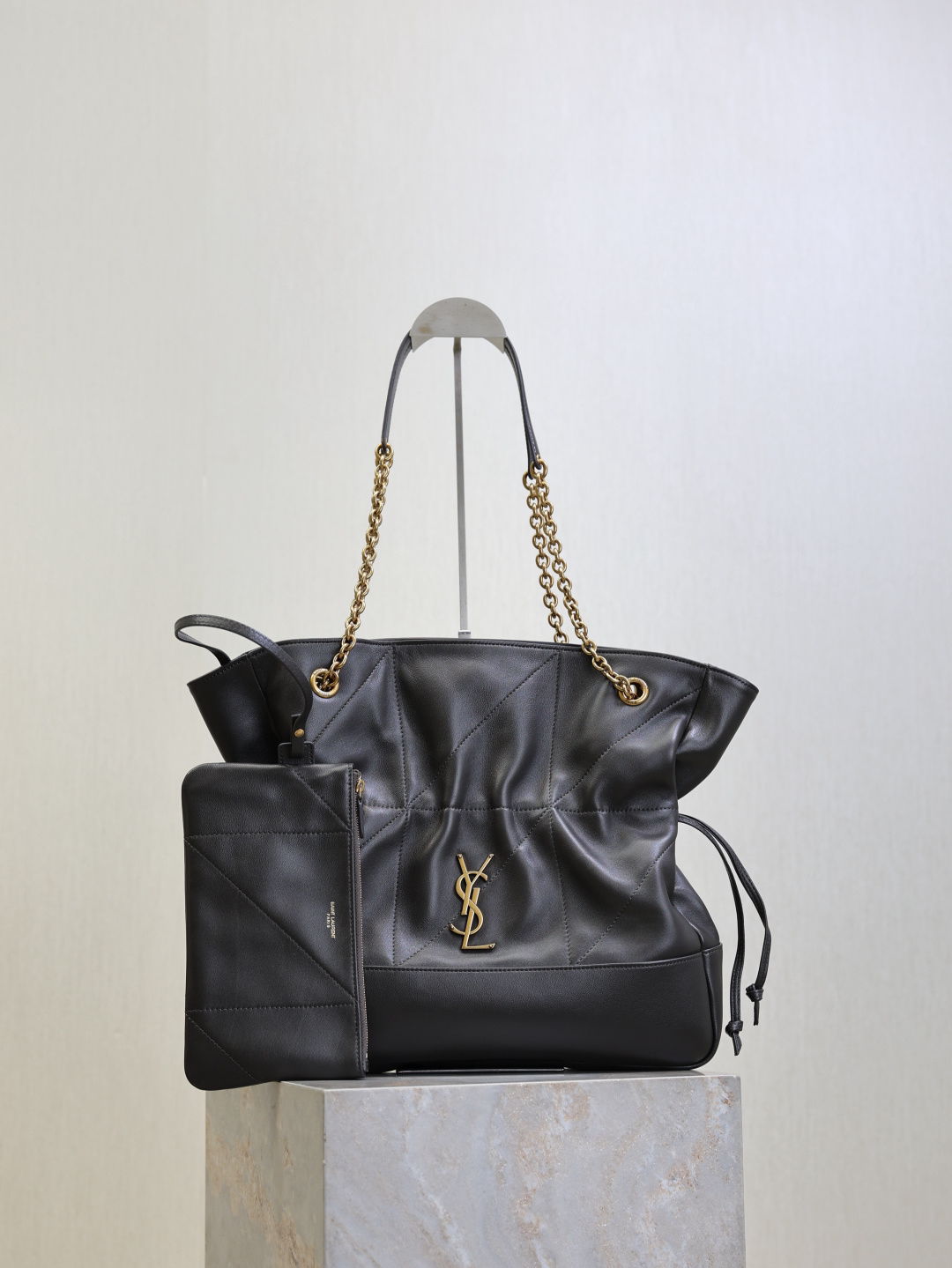 [TOP] Yves Saint Laurent YSL Jamie 4.3 POCHON Bag Lambskin 35x35x10cm - Black & GHW - 711 Luxury