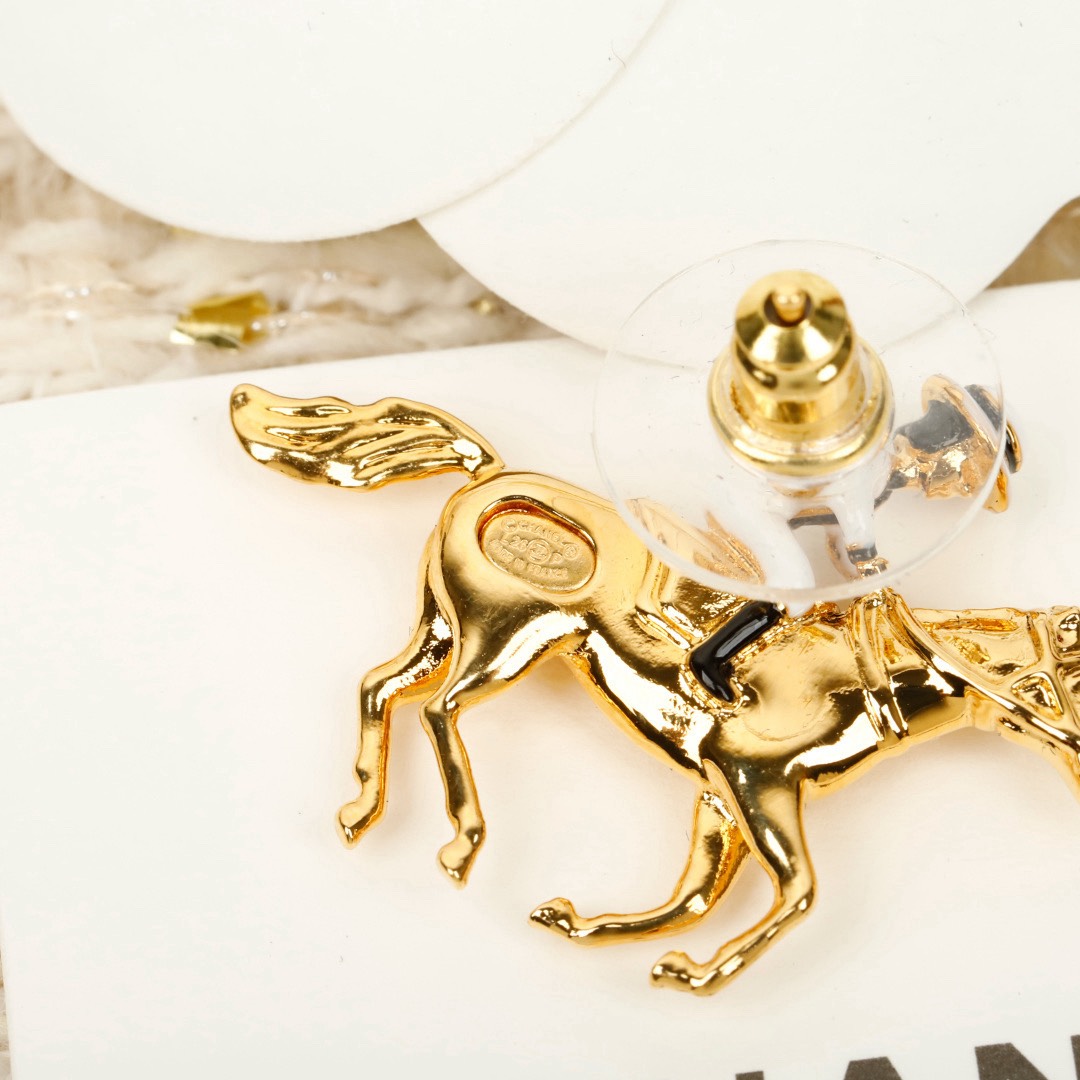 [TOP] CHANEL Earrings - Gold