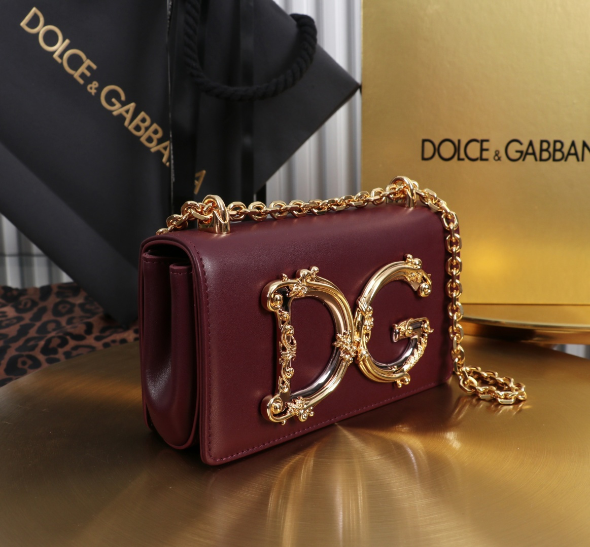 [TOP] Dolce & Gabbana D&G Girls Bag  Cowhide 18x10x5cm - Claret - 711 Luxury