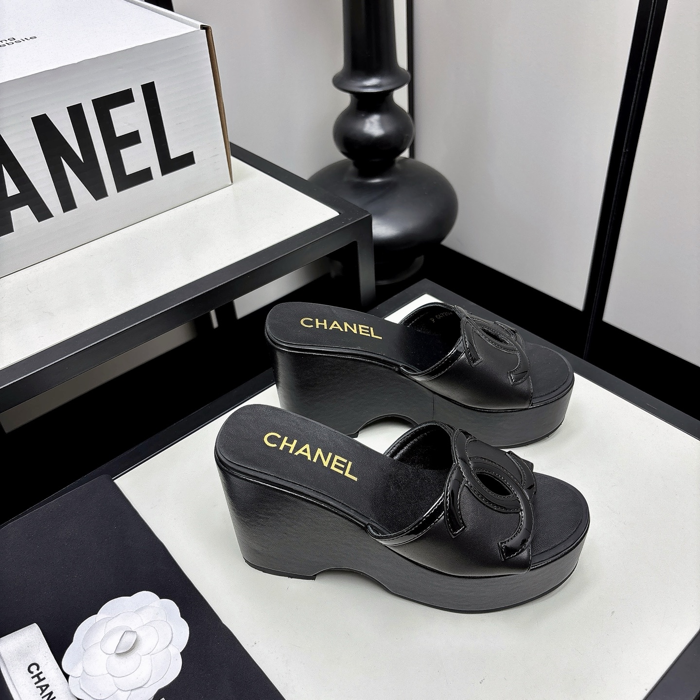 [TOP] CHANEL Slippers - Black - 711 Luxury