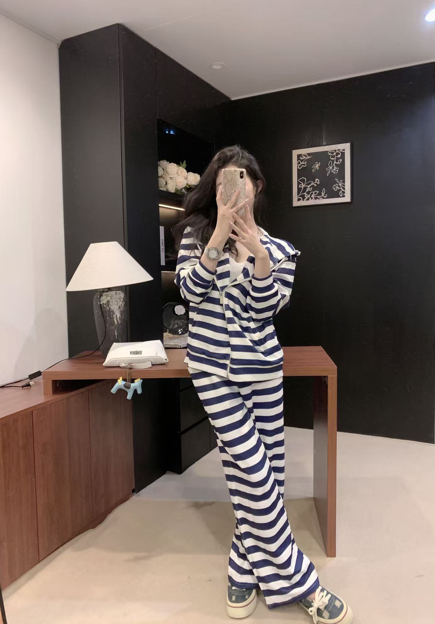 [TOP] GUCCI Suit - White and Black