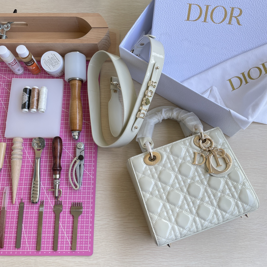 [TOP] Christian Dior Lady Dior Bag Patent Leather 20x17x8cm - White - 711 Luxury