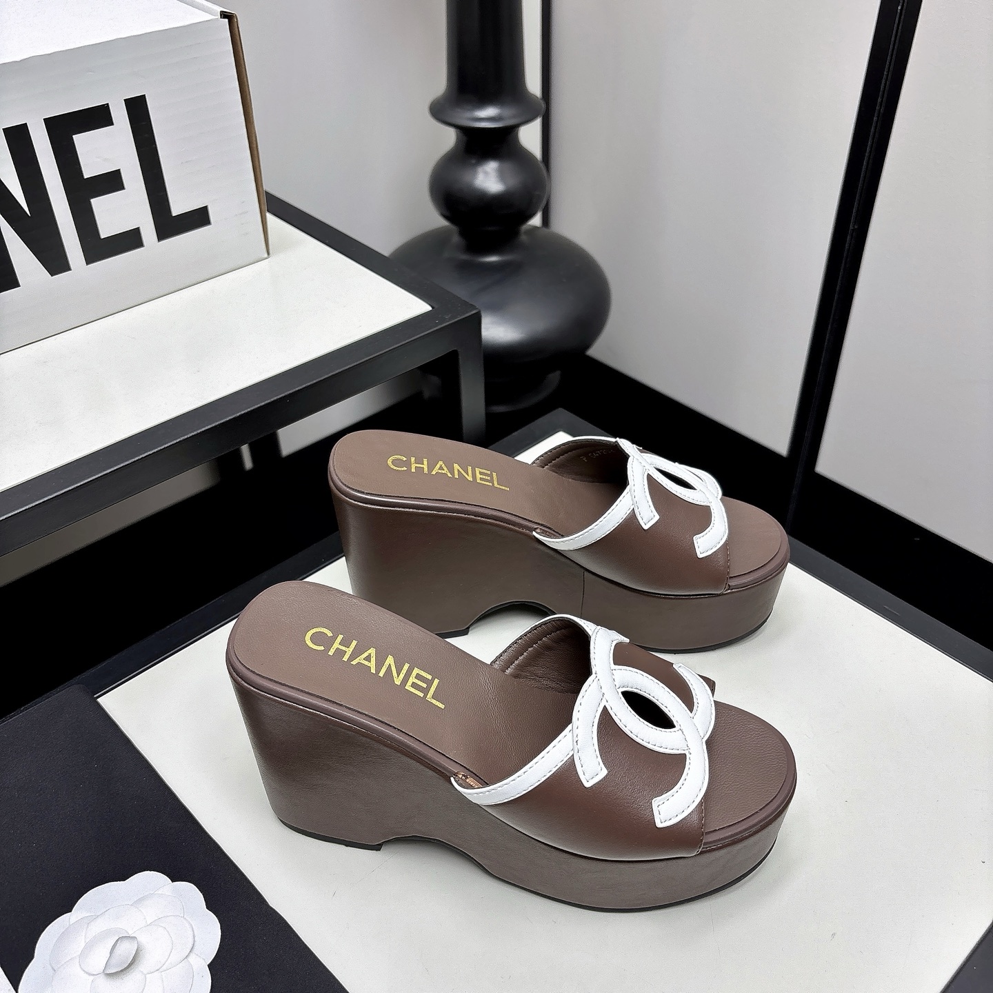 [TOP] CHANEL Slippers - Coffee - 711 Luxury