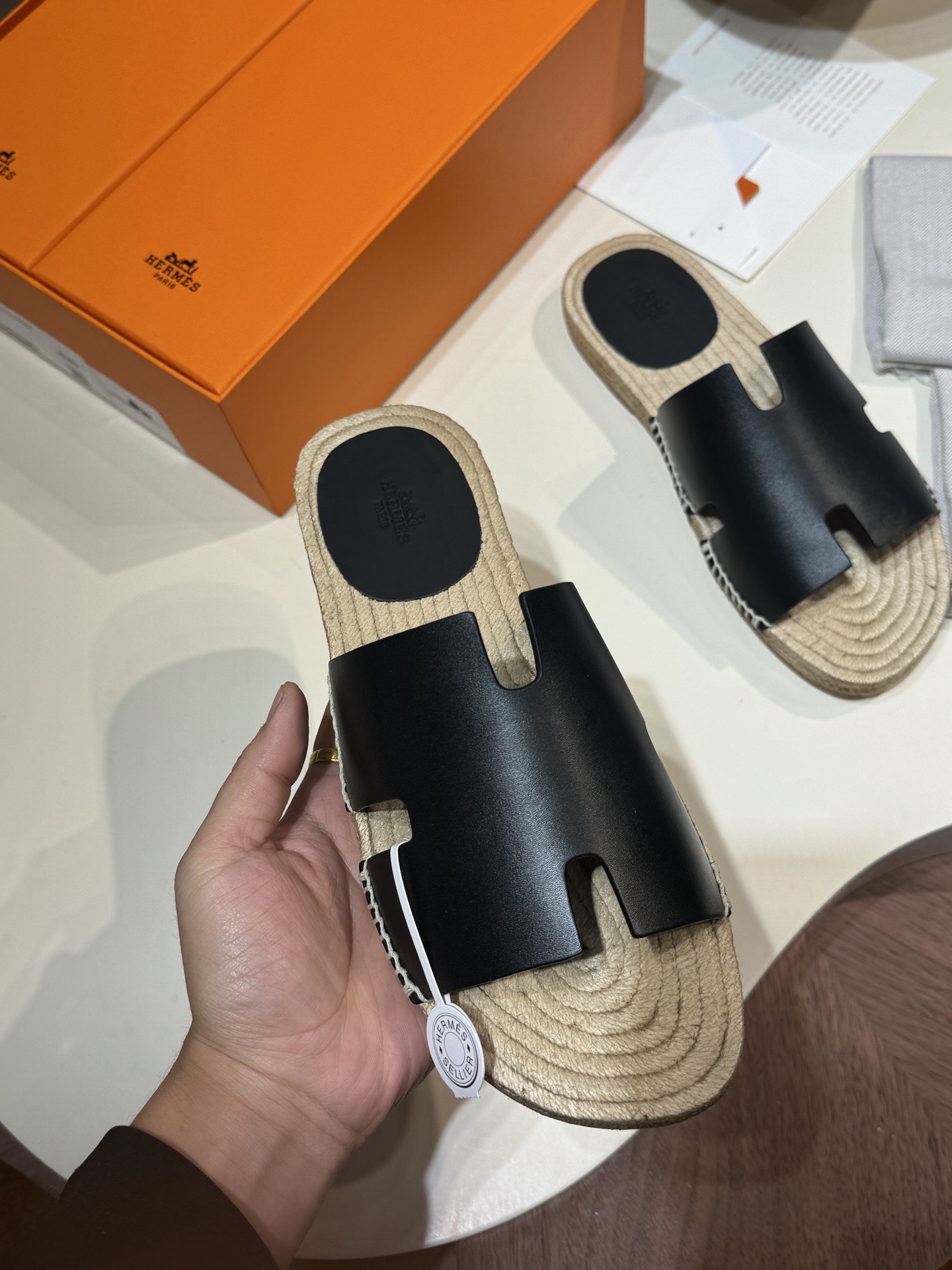 [TOP] HERMES Men's Antigua Slippers - Black - 711 Luxury