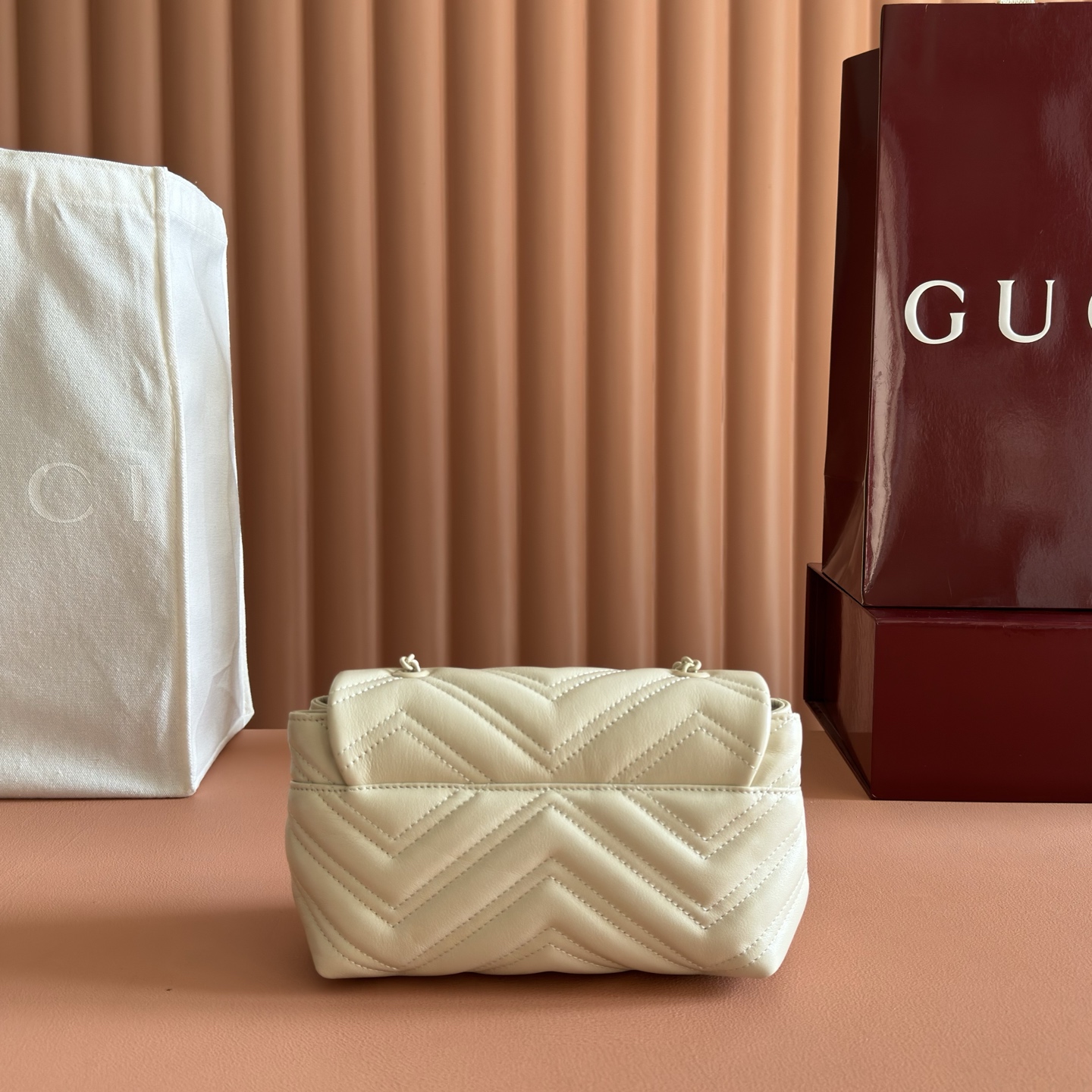 [TOP] GUCCI Marmont Mini Bag with Chain Cowhide 20x12x6.5cm - White