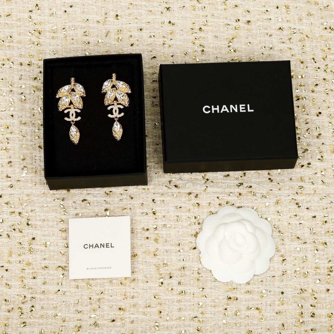 [TOP] CHANEL Earrings - Gold