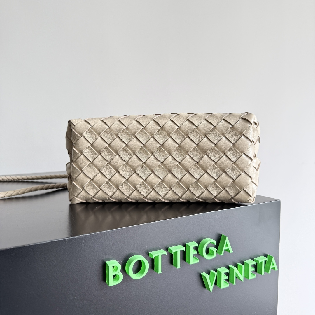 [TOP] Bottega Veneta BV Andiamo Bag Lambskin 25x22x10.5cm - Beige - 711 Luxury