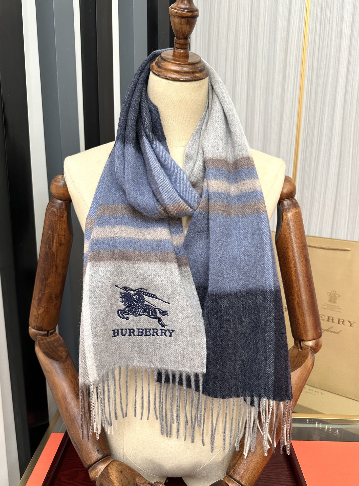 [TOP] BURBERRY Cashmere Scarf 32x180 cm - Blue