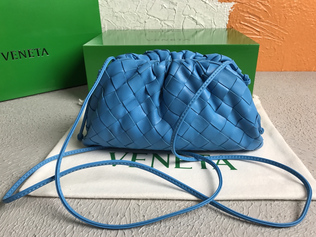 [TOP] Bottega Veneta BV The Pouch Bag 22x13x7cm - Blue - 711 Luxury
