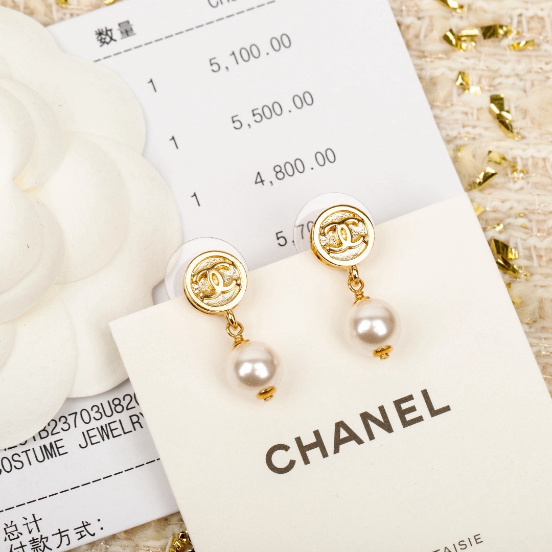 [TOP] CHANEL Earrings - Gold