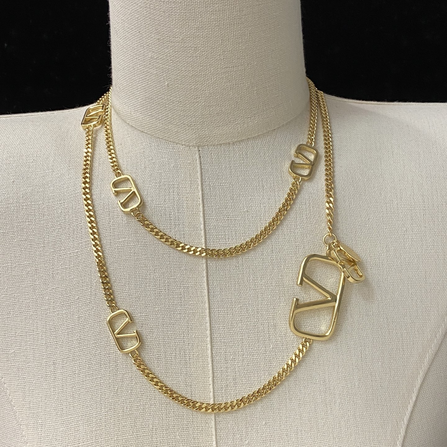 [TOP] VALENTINO Long Necklace - 2 Color - 711 Luxury