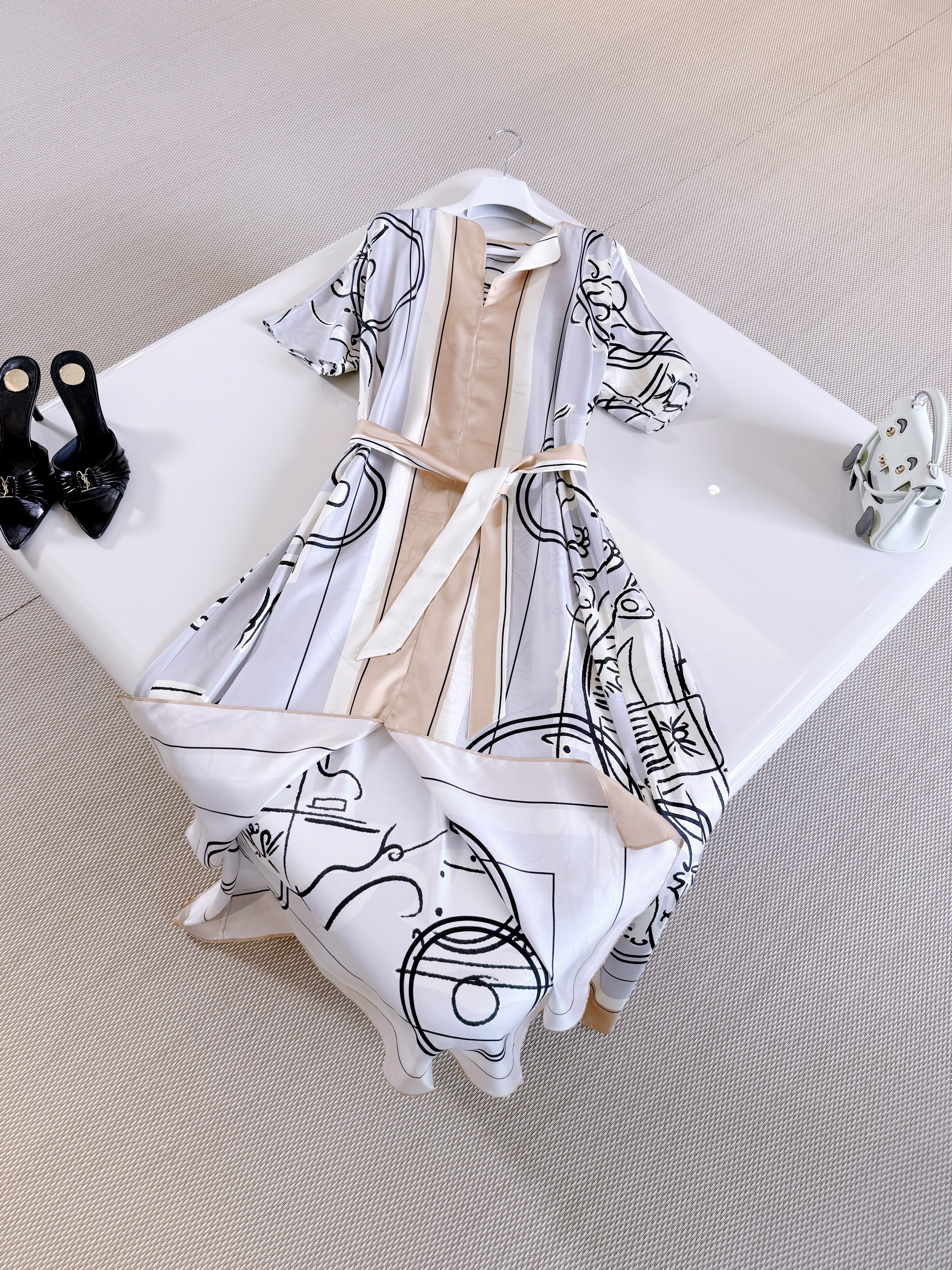 Hermès Ex-Libris a Mai Levee Caftan #382335