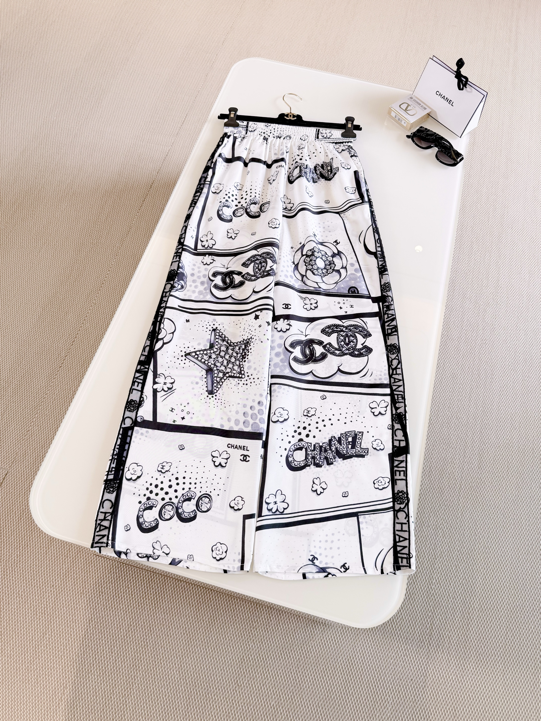 Chanel Clothing Chanel Hand-painted Camellia Silk Stretch Casual Pants View 2 | Nigo Office