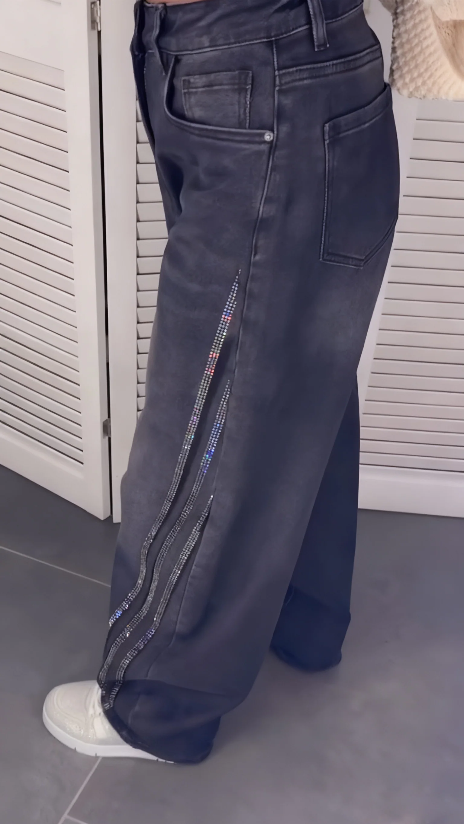Women Rhinestone Washed Casual Jeans