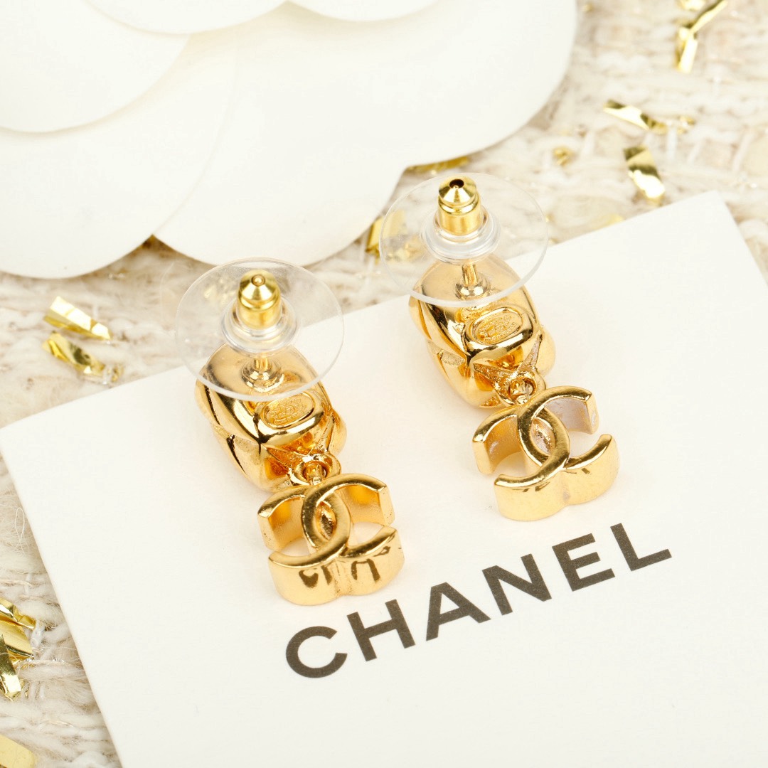 [TOP] CHANEL Earrings - Gold