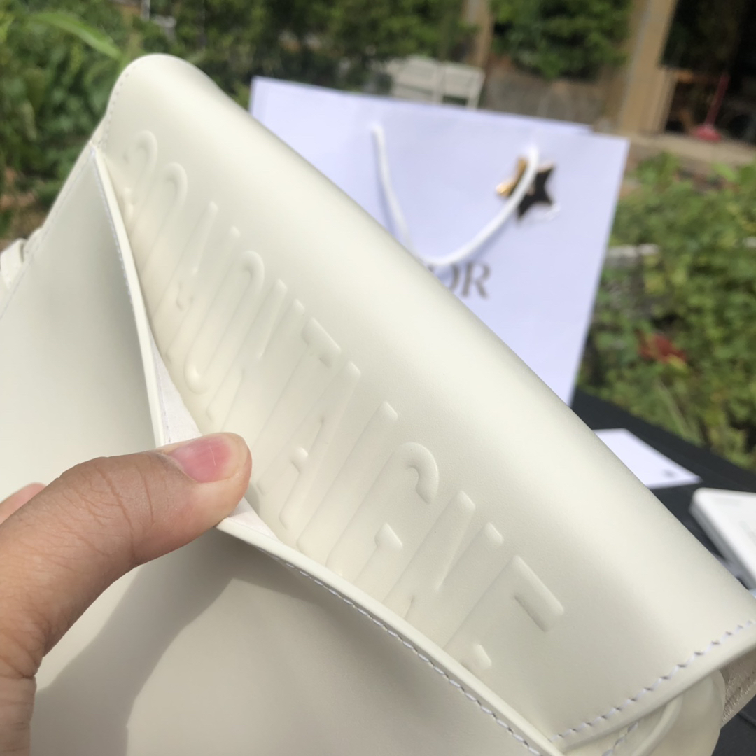 [TOP] Christian Dior Bobby Bag Calfskin 22x17x6cm - White