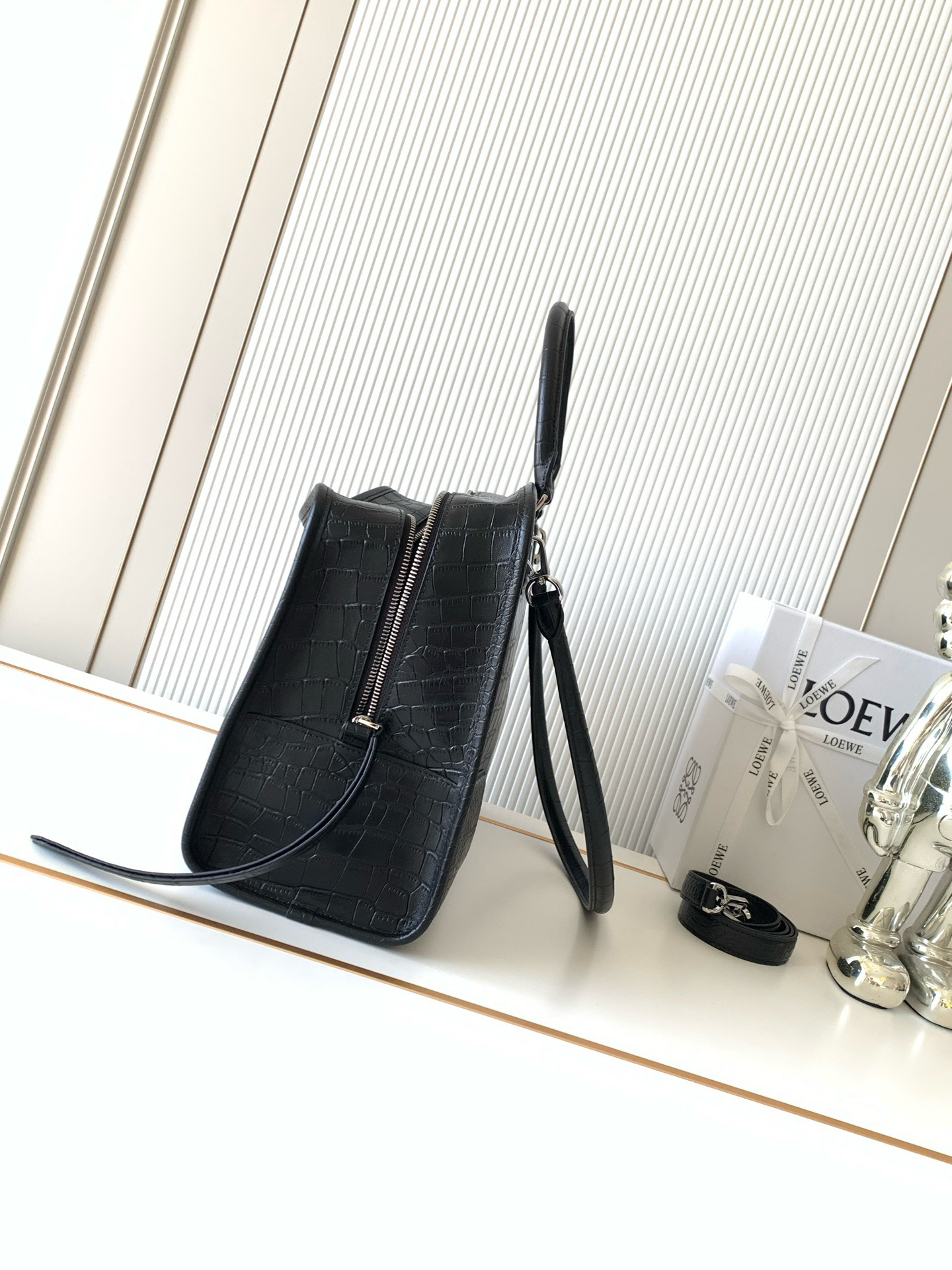 [TOP] LOEWE Amazona 180 Crocodile Pattern Cowhide Bag 34.5*27*14 CM - Black - 711 Luxury