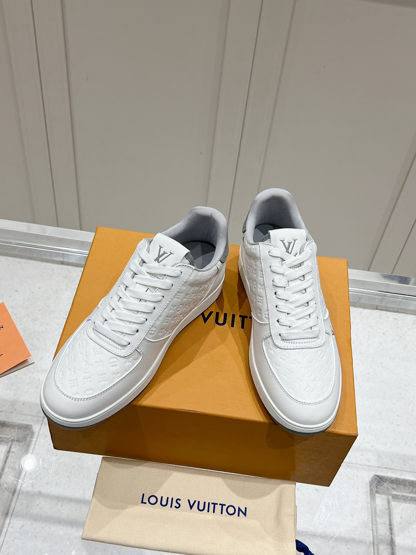 [TOP] Louis Vuitton LV Men's Casual Shoes - White and Gray - 711 Luxury