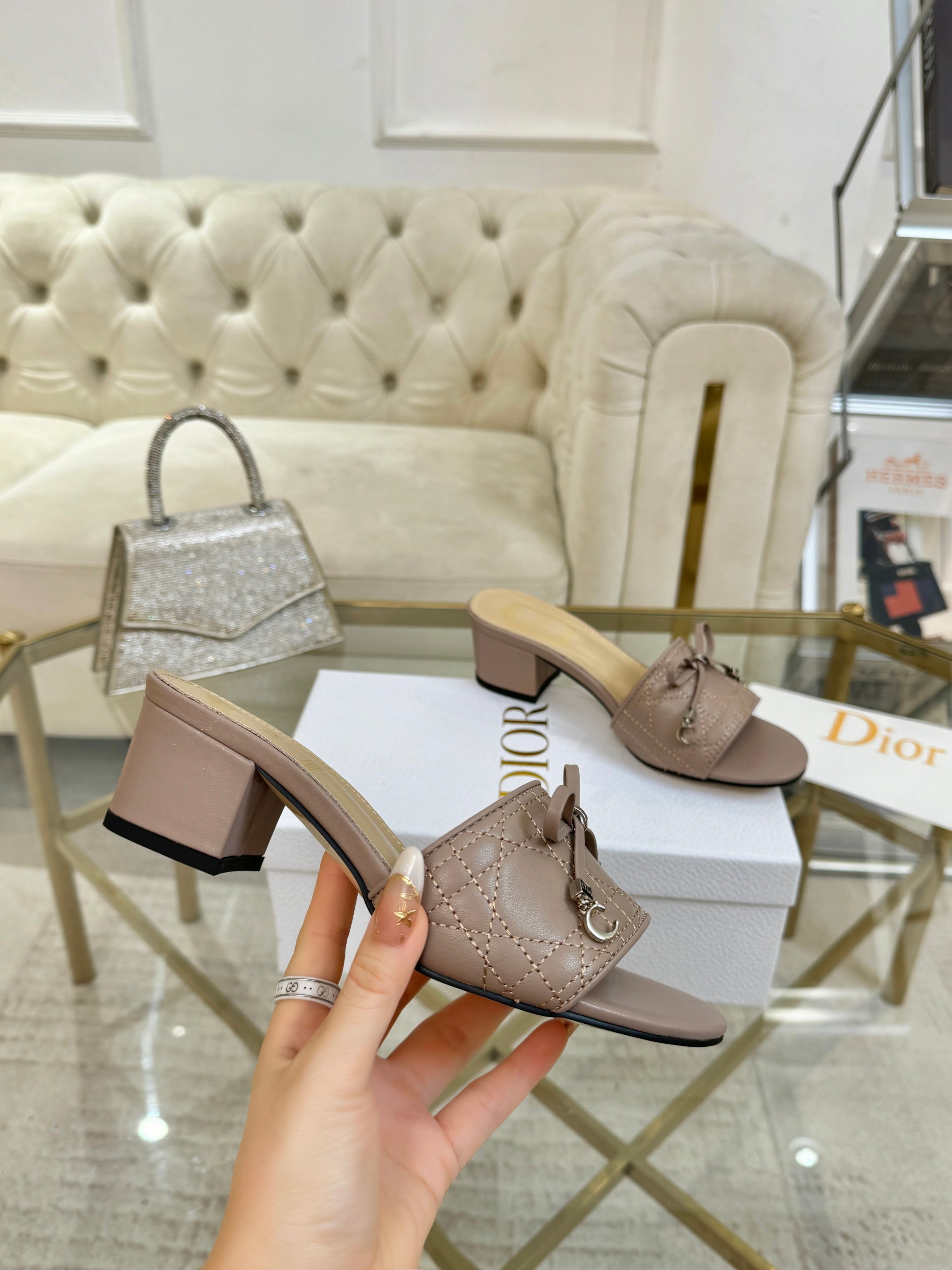 [TOP] Christian Dior Slippers - Beige - 711 Luxury