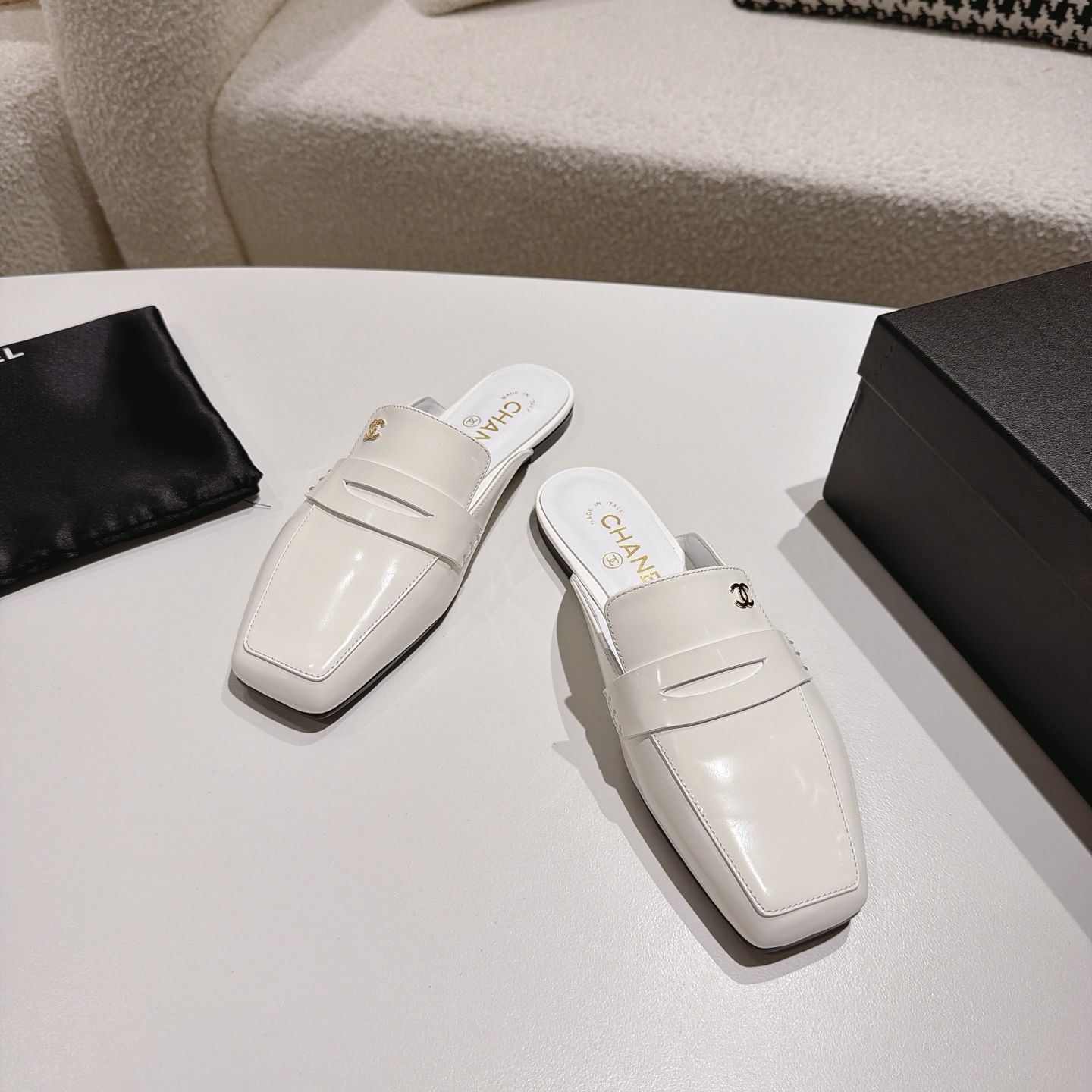 [TOP] CHANEL Cowhide Slippers - White - 711 Luxury