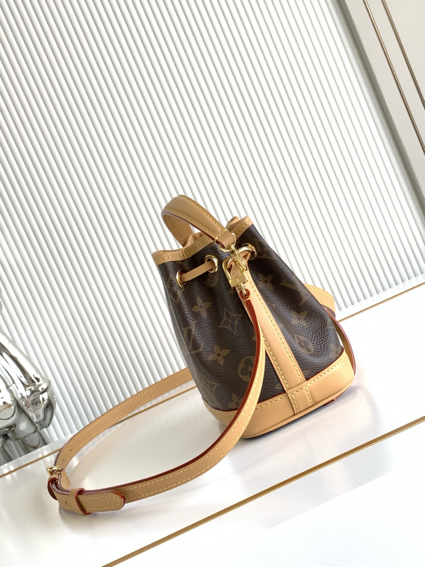 [TOP] Louis Vuitton LV Nano Noé Bag 13.0 x 16.0 x 10.0 cm - Brown