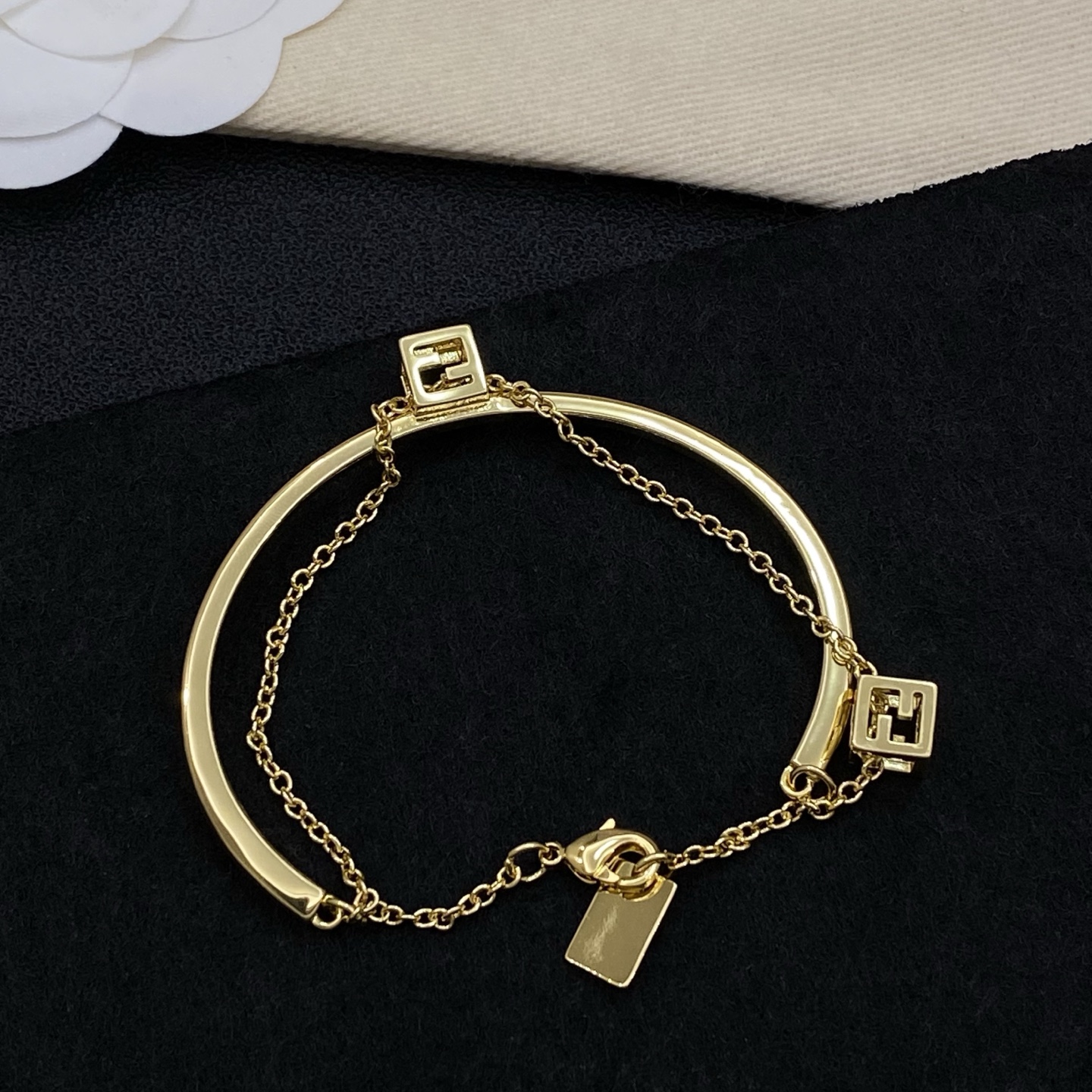[TOP] FENDI Bracelet - Gold - 711 Luxury
