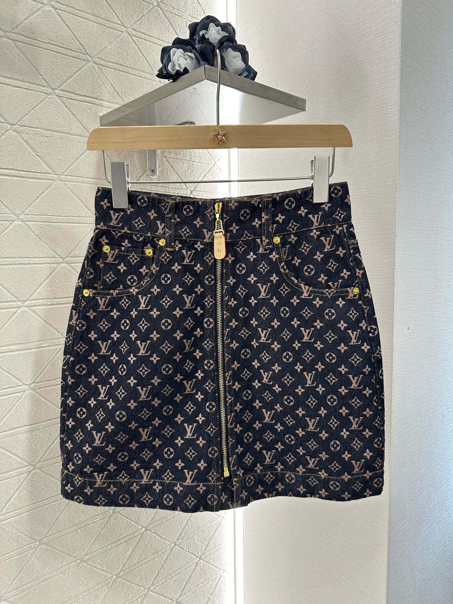 [TOP] Louis Vuitton LV Denim Skirt - Black
