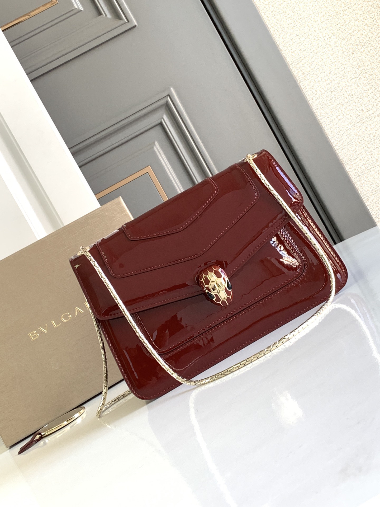 [TOP] BVLGARI Shoulder Bag Calfskin 25x17x8cm - Red