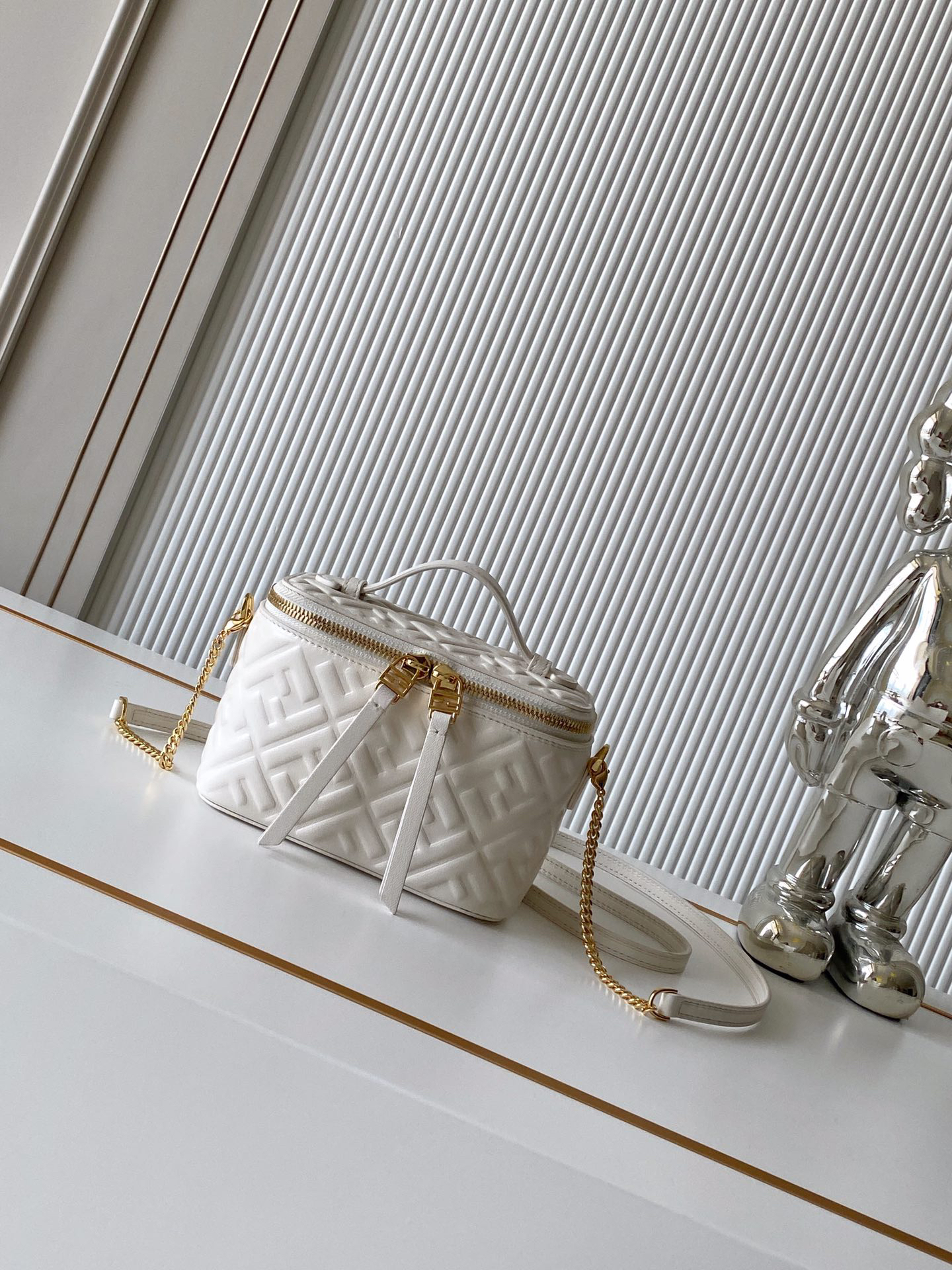 [TOP] FENDI Vanity Bag 16x8x11cm - White & GHW - 711 Luxury