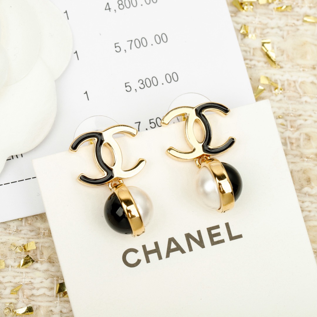[TOP] CHANEL Earrings - Gold