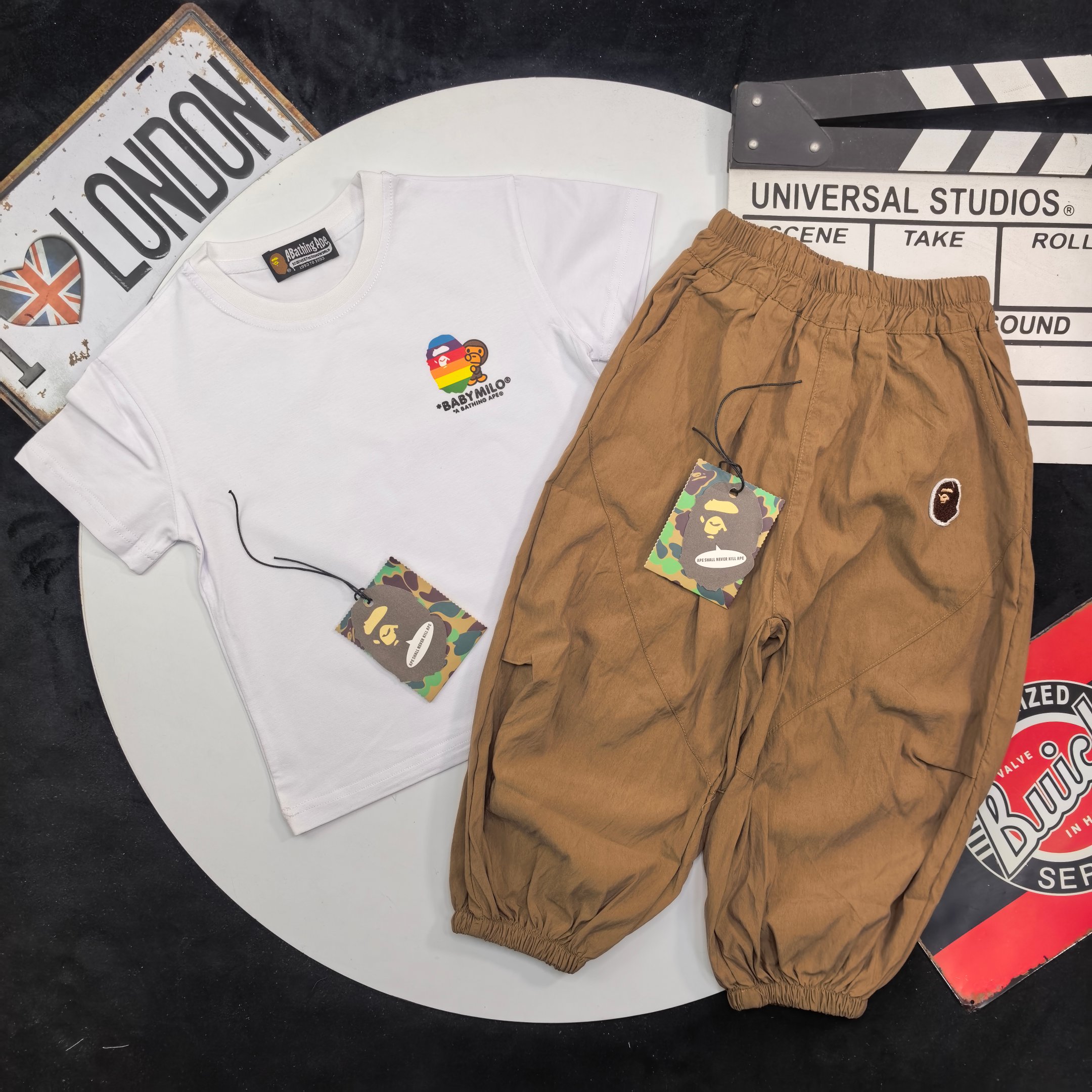 Bape Unisex Kids White Rainbow Baby Milo Print Short Sleeve T-Shirt & Brown Lightweight Mosquito Repellent Jogger Pants Set Boys Girls Sizes 90-150