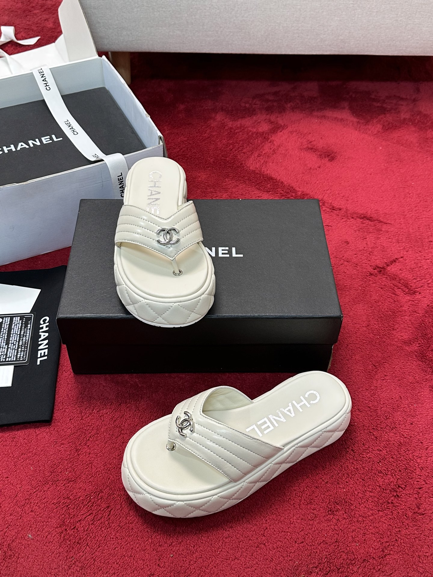 [TOP] CHANEL Sandals - White