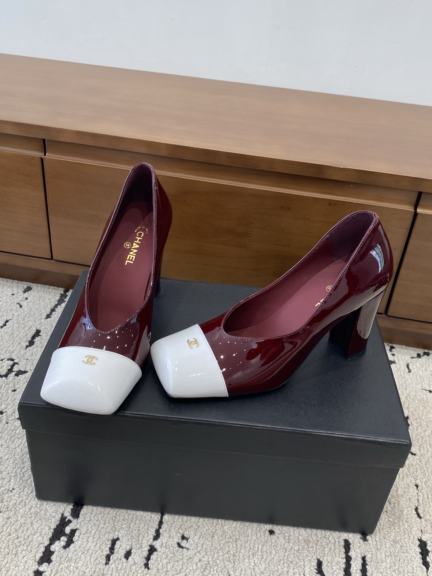 [TOP] CHANEL Pumps - Dark Red and White - 711 Luxury