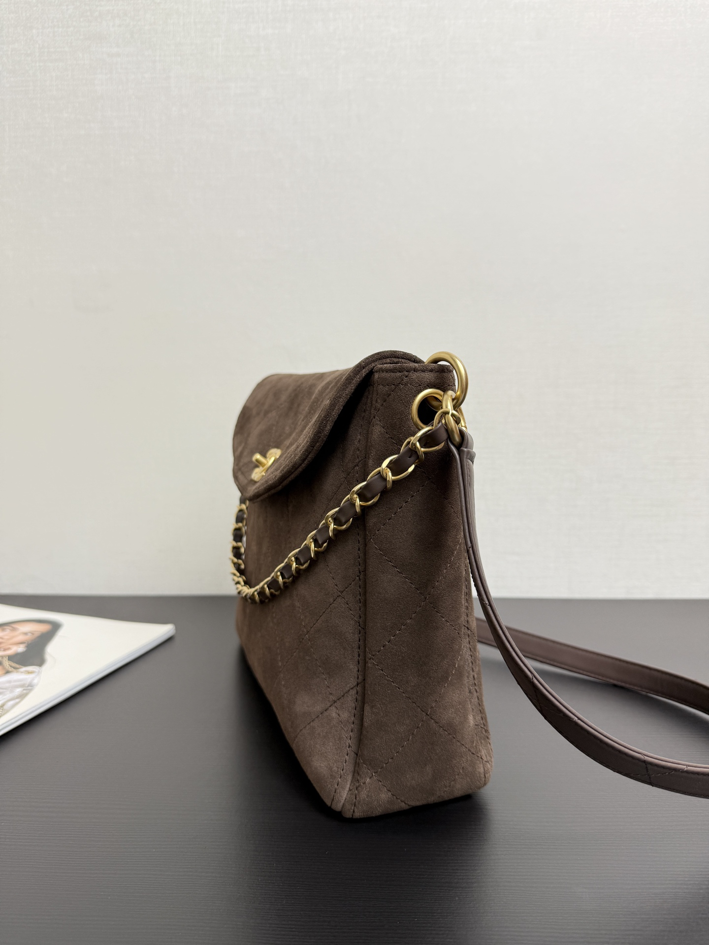 [TOP] CHANEL Messenger Bag 21.5x30x6cm - Chocolate & GHW - 711 Luxury