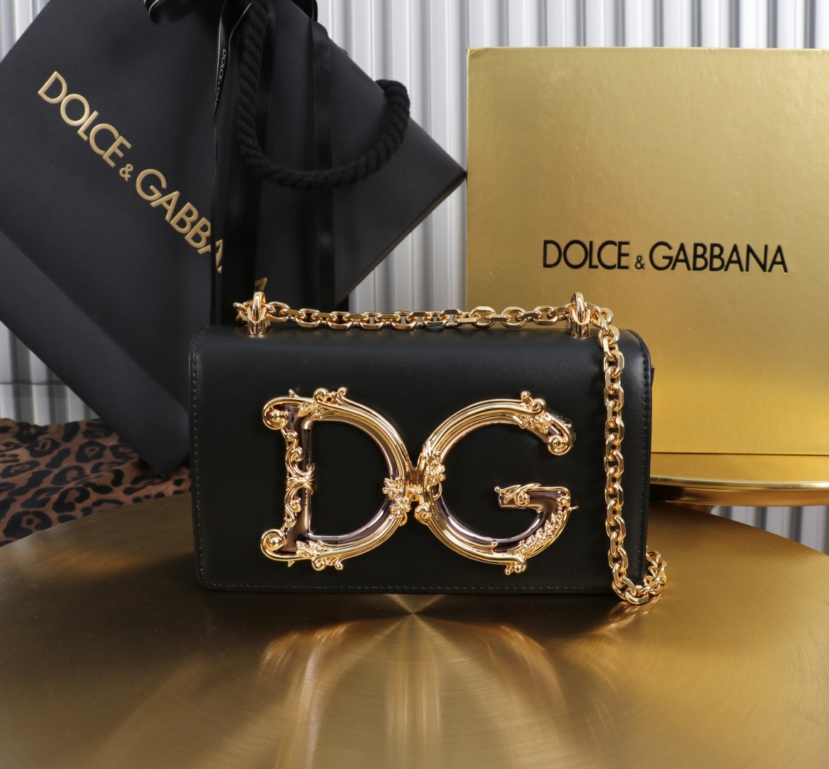 [TOP] Dolce & Gabbana D&G Girls Bag  Cowhide 18x10x5cm - Black - 711 Luxury