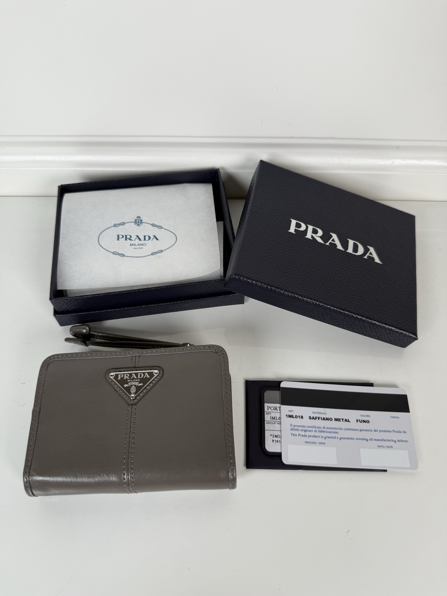 [TOP] PRADA Wallet 12 x 8cm - Grey - 711 Luxury