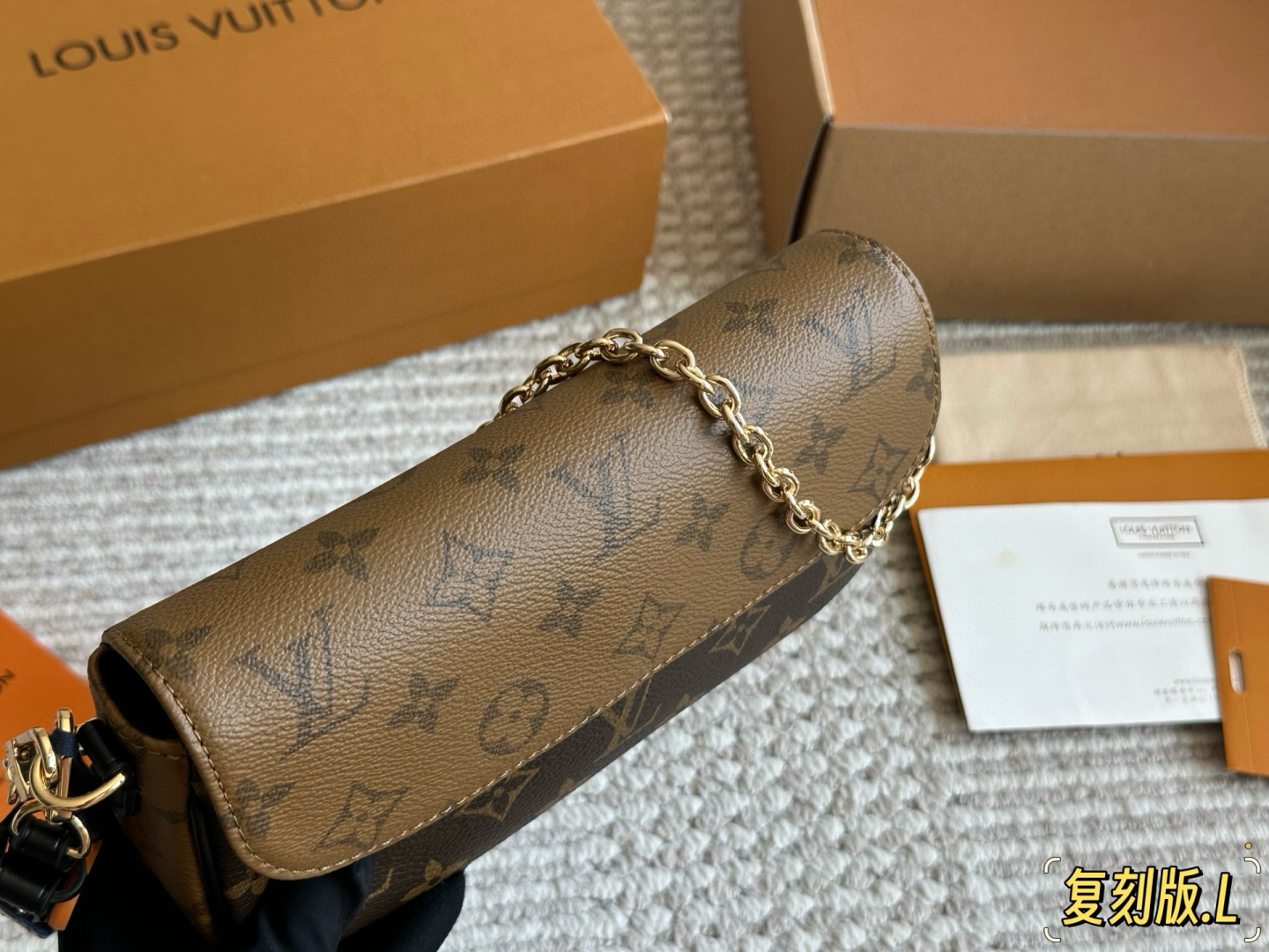 Louis Vuitton Ivy WOC Canvas Leather Handbag with Chain Strap (Replica)