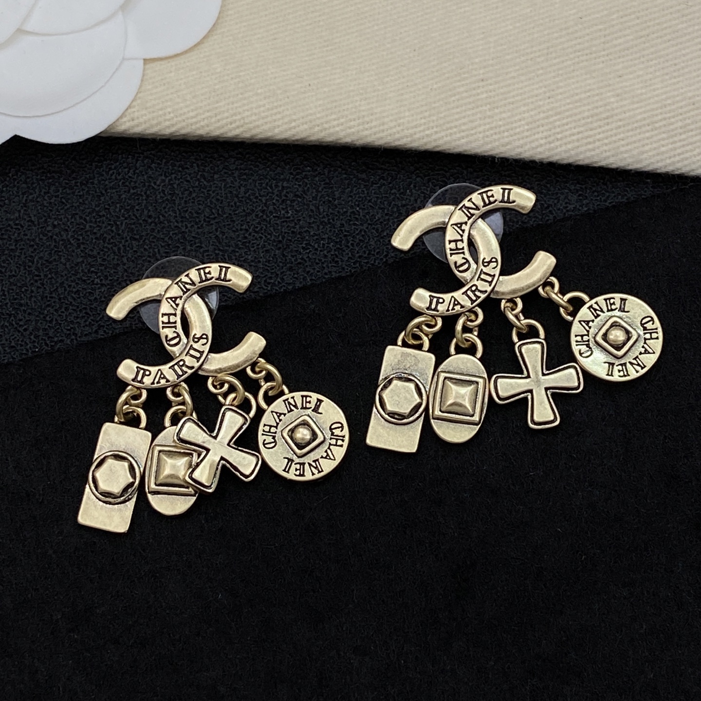 [TOP] CHANEL Earrings - Gold - 711 Luxury