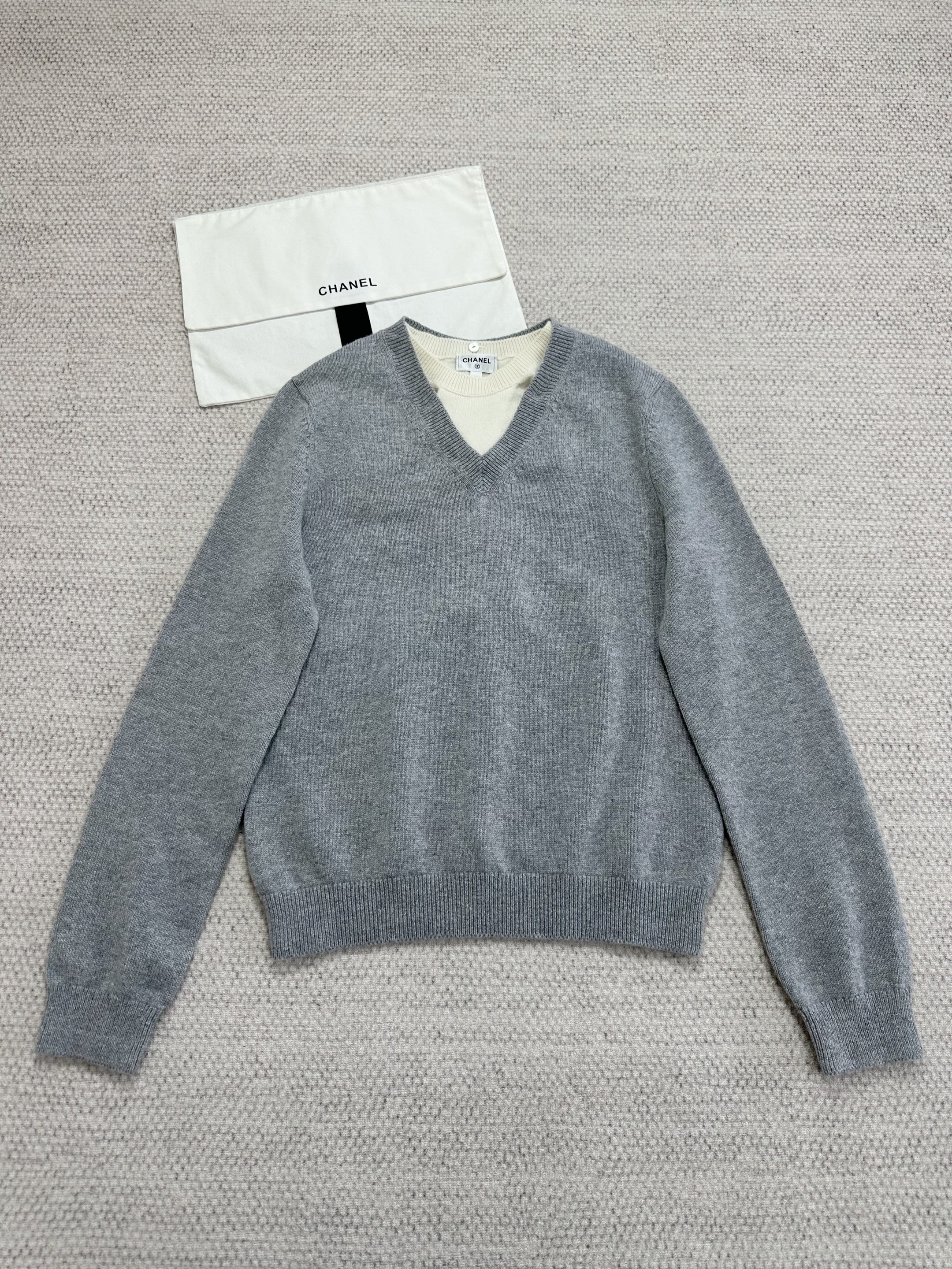 Chanel gray Clothing Chanel Top-quality Version Sweater in Gray Cashmere #377831 View 2 | Nigo Office