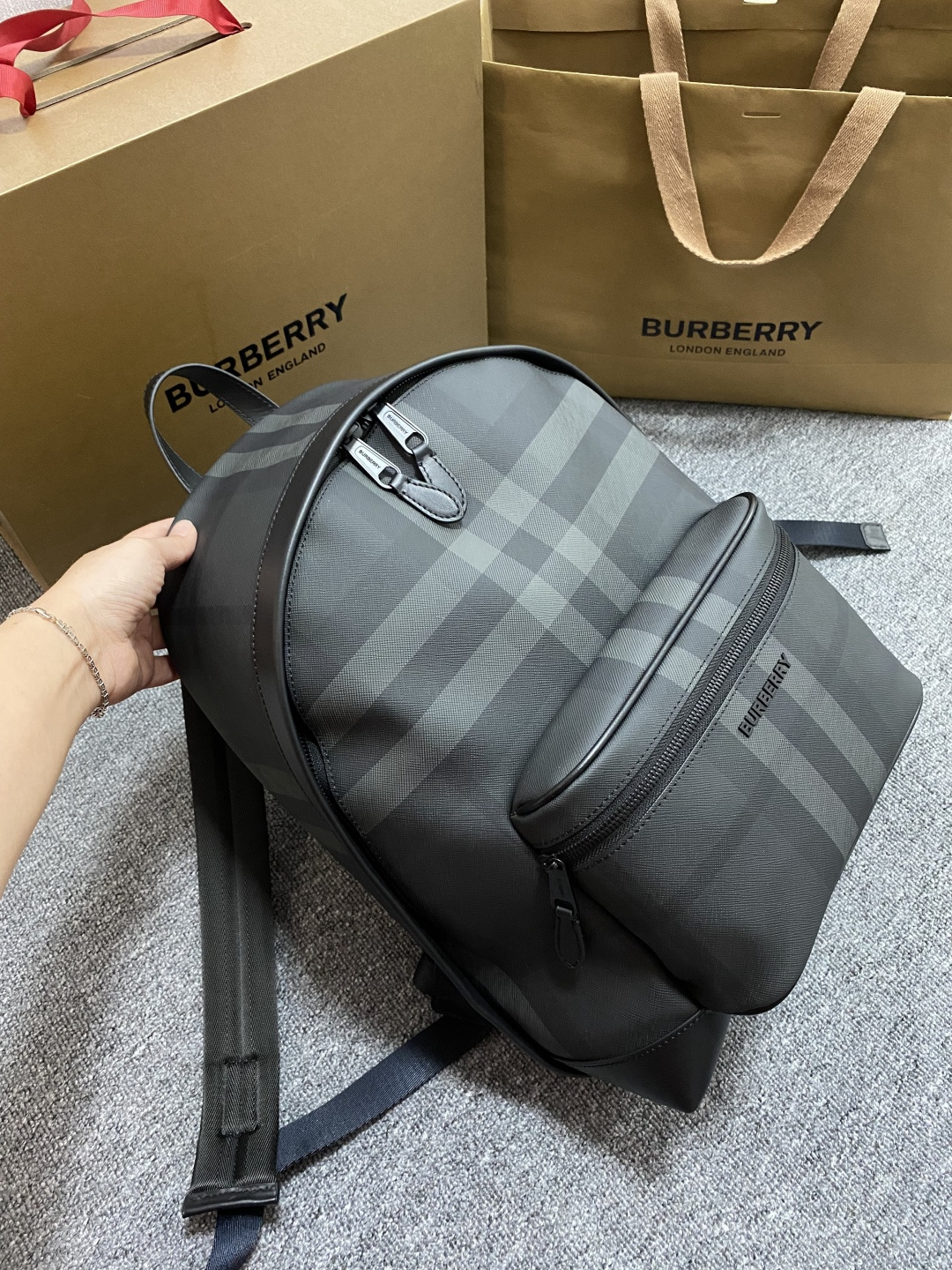 [TOP] BURBERRY Backpack 42.5x14.5x30cm - Gray - 711 Luxury