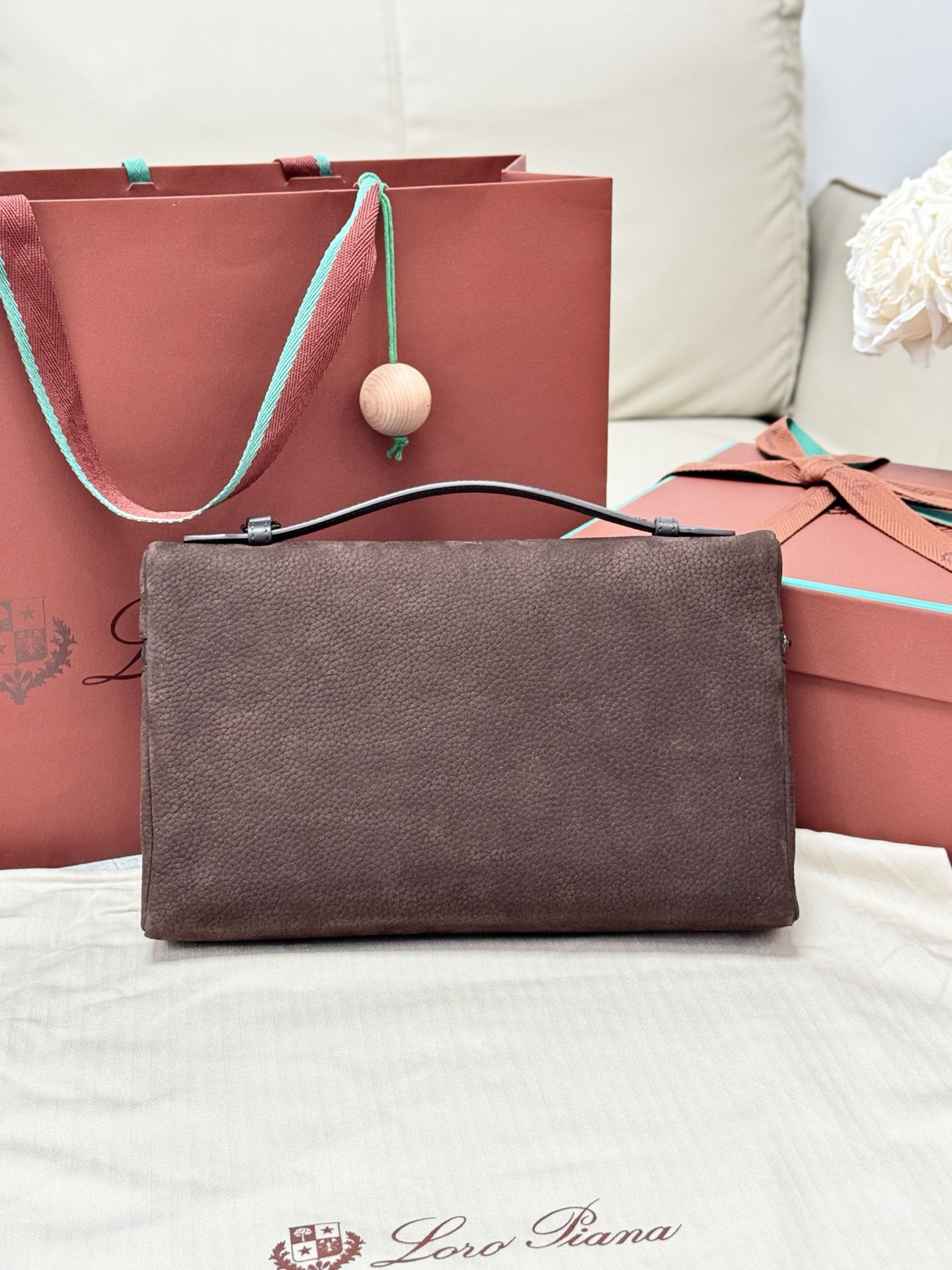 [TOP] Loro Piana Extra Pouch Bag Cowhide 29x17x5cm - Coffee - 711 Luxury