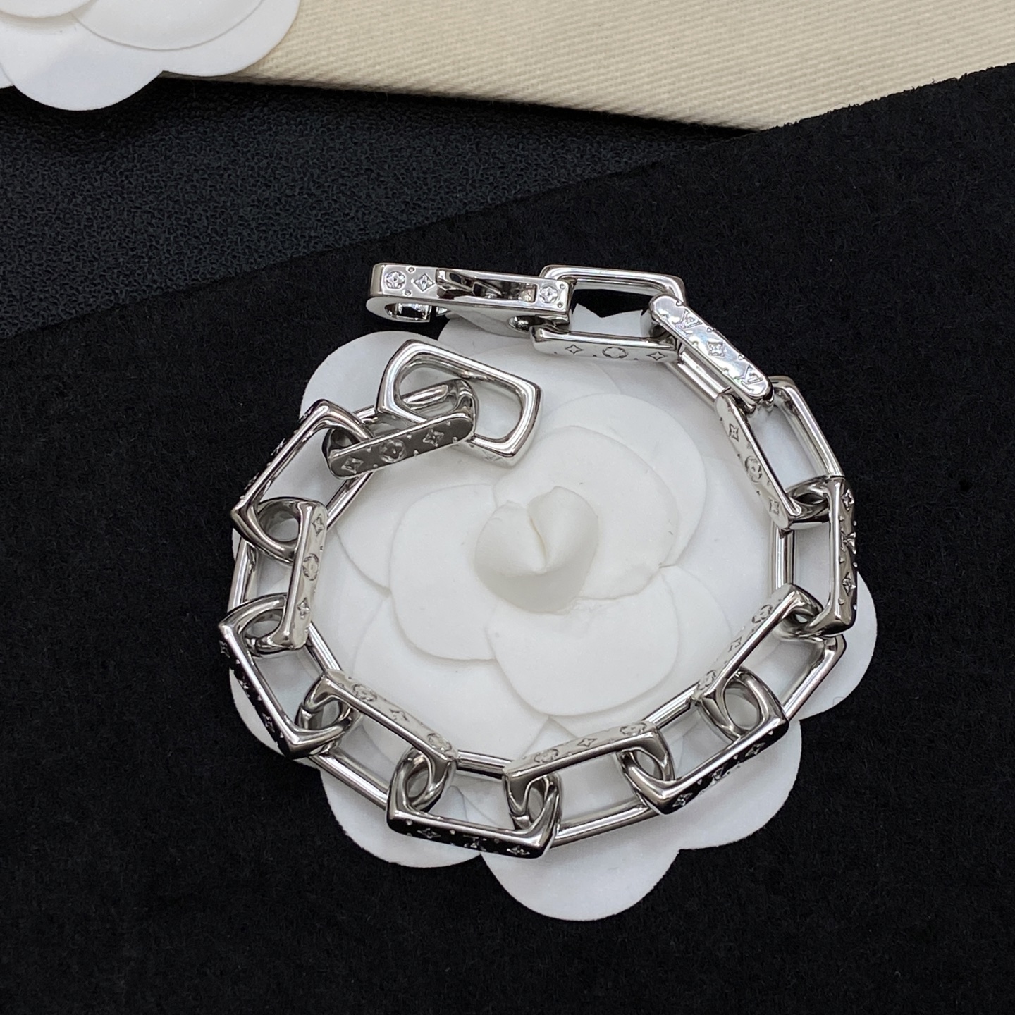 [TOP] Louis Vuitton LV Bracelet - 2 Color - 711 Luxury