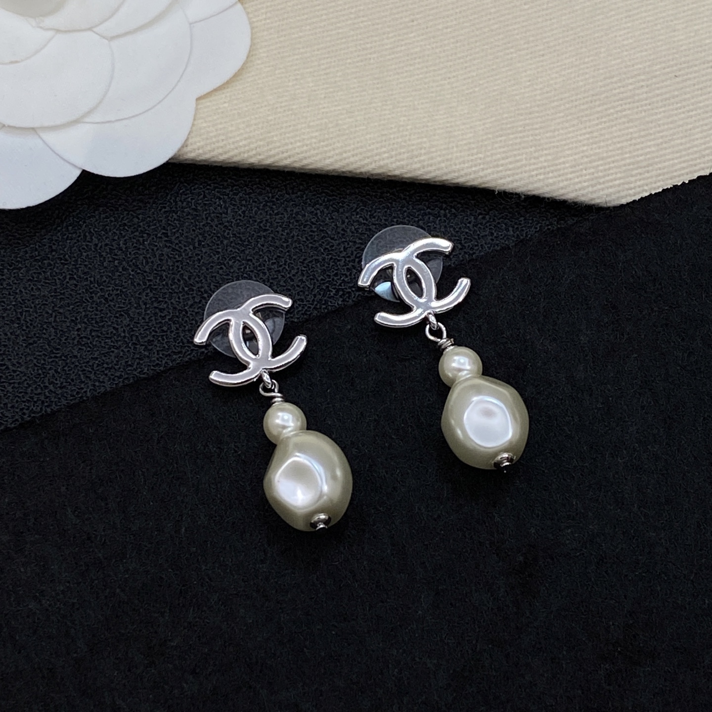 [TOP] CHANEL Earrings - Sliver - 711 Luxury