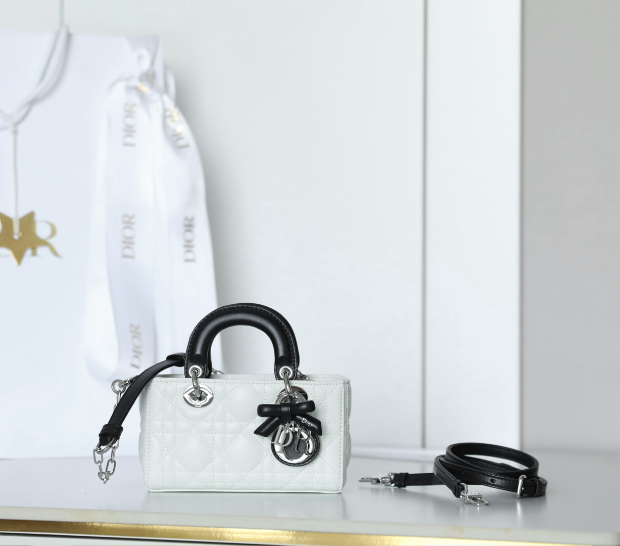 [TOP] Christian Dior Lady D-Joy Bag Lambskin 16x9x5cm - Black and White - 711 Luxury