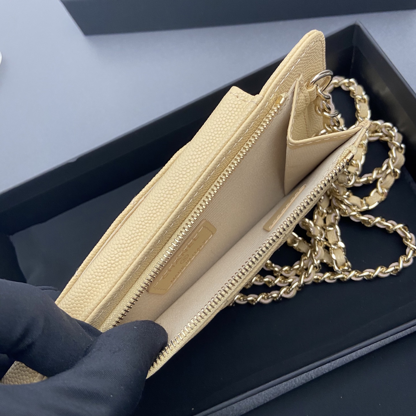 [TOP] CHANEL Phone Bag 18.5-9-3cm - Apricot